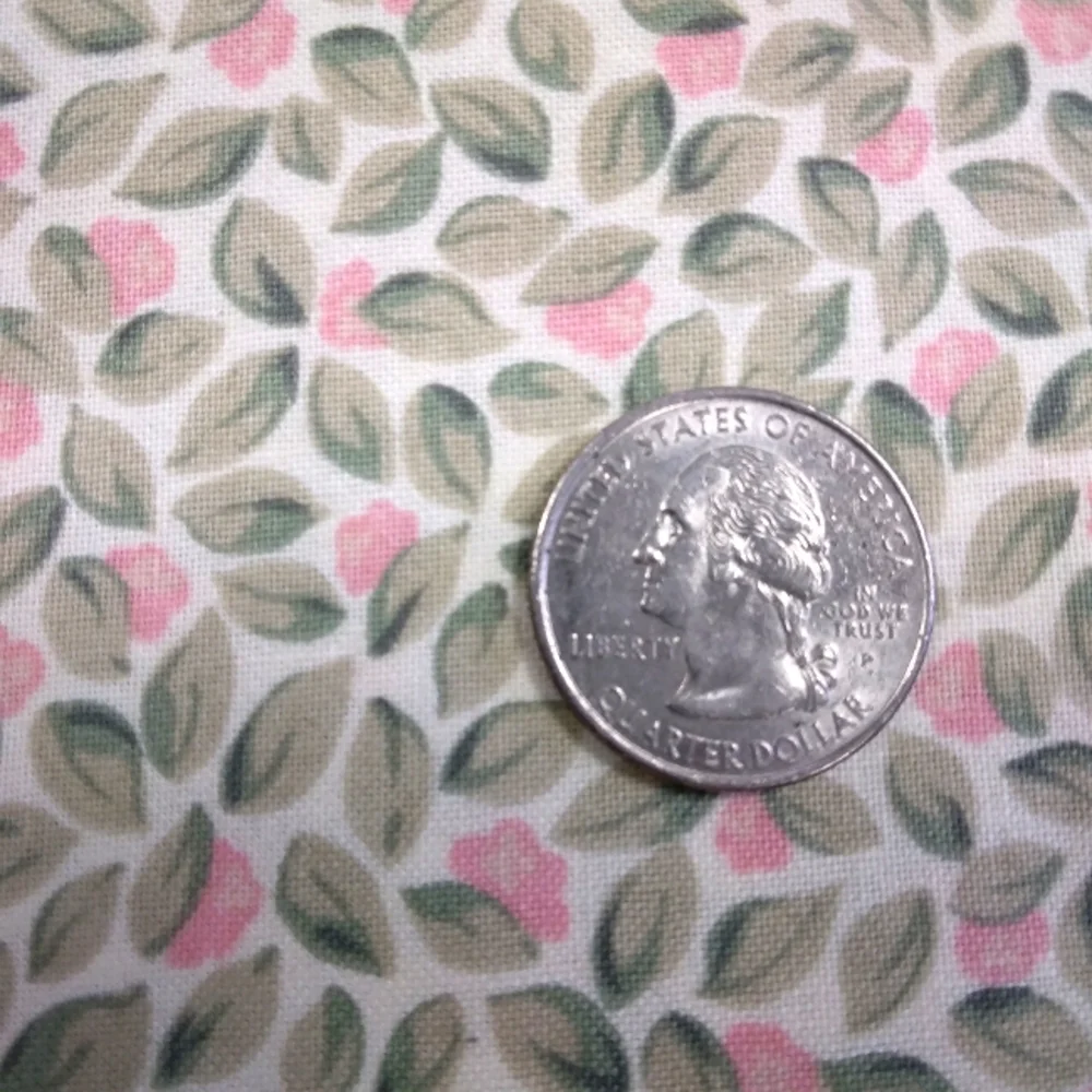 FABRIC VIP Forever Roses, Delicare Pink Rosebuds & Lt Sage Green Leaves On Cream